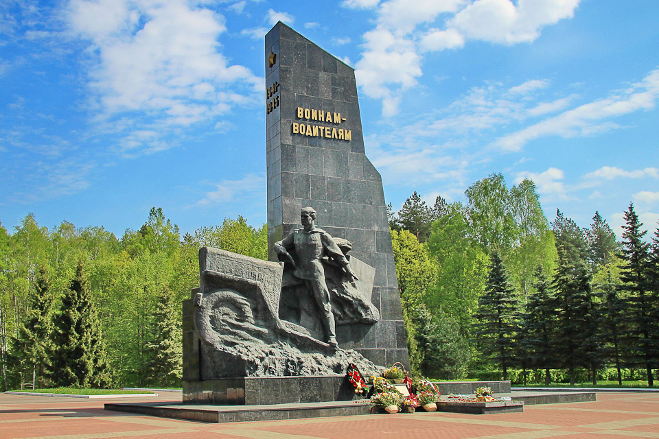 2._Pamyatnik_Voinam_voditelyam_2