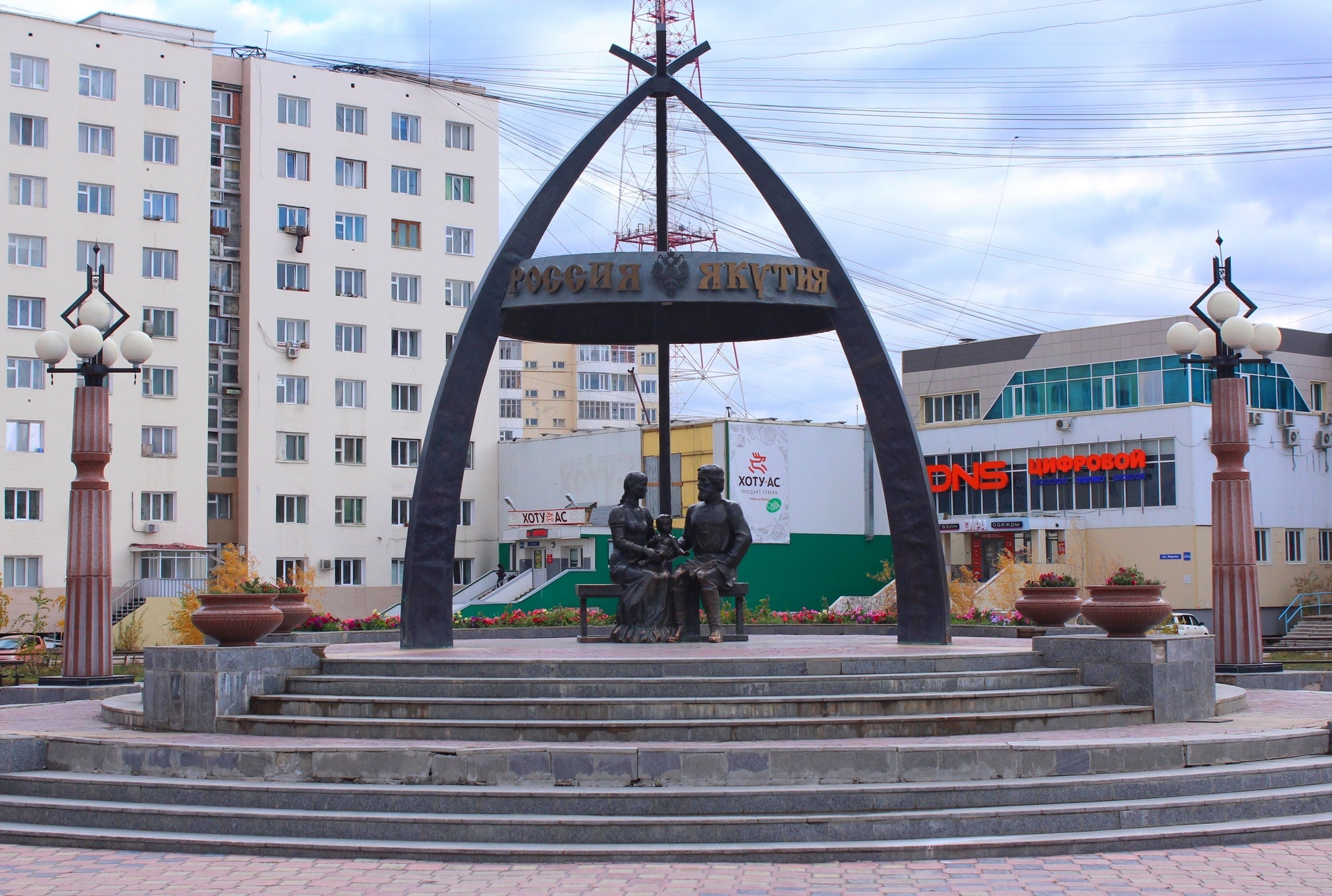 Pamyatnik-Semenu-Dezhnevu-v-YAkutske