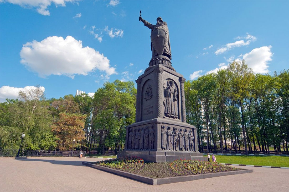 monument-to-prince-vladimir