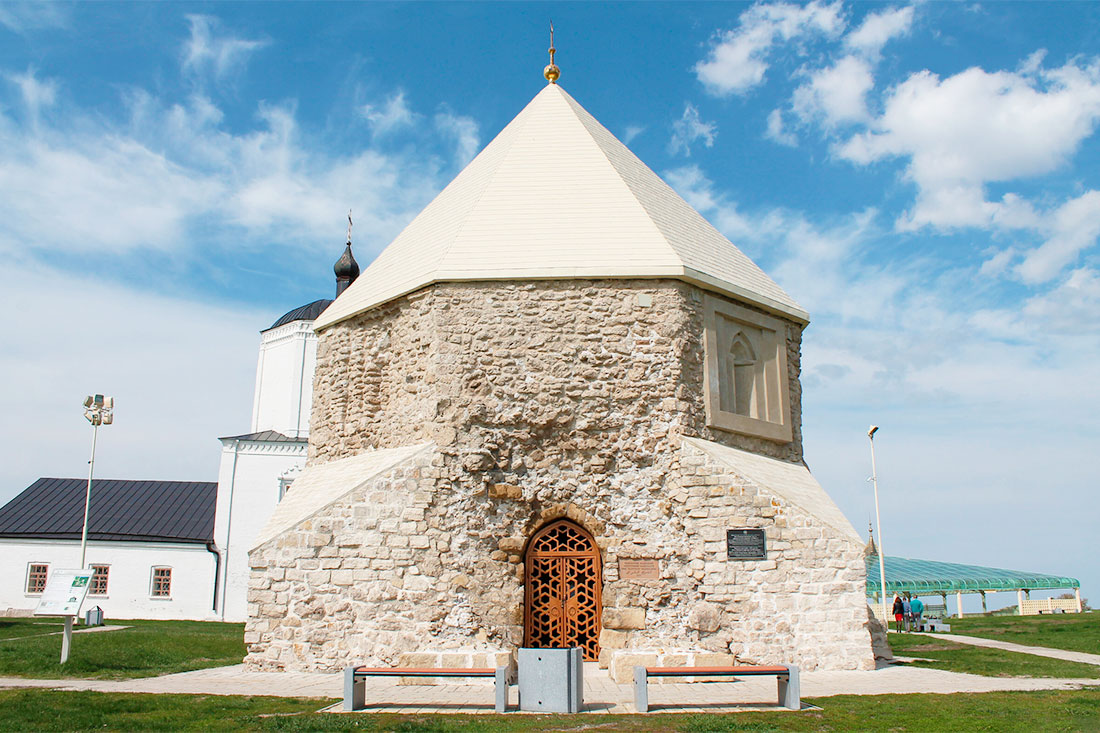 eastern-mausoleum