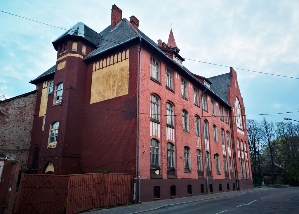 real-gymnasium-building