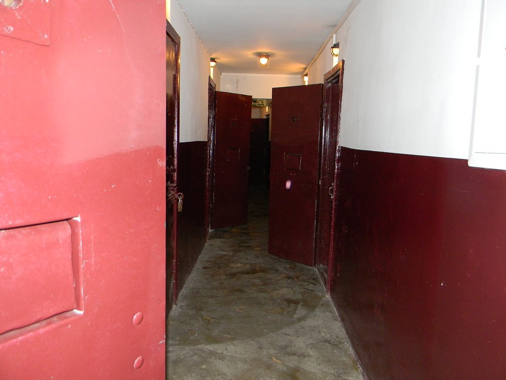 hallway-to-cells