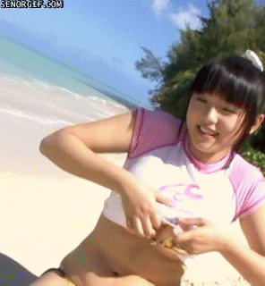 funny-gifs-not-everything-in-japan-is-small