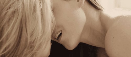 ЛЕСБИ ПОЦЕЛУЙ