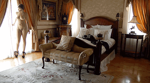 !!!!!!!!!СИСЬКА ВЫШАГИВАЕТ !!