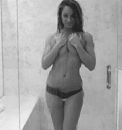 !!!сиськками по стеклу