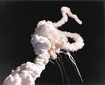 740px-Challenger_explosion[1]