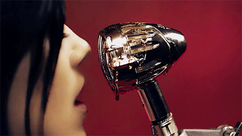 !!ЛИЖЕТ МИКРОФО