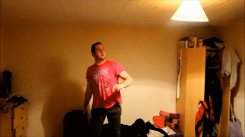 гифки-хотел-достать-ногой-внезапно-ББПЕ-570577