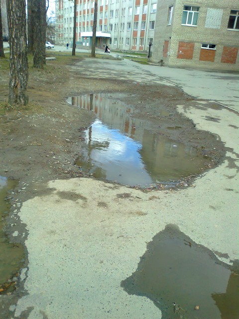 Парковка у поликлиники №2