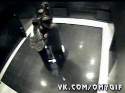 Zavalil_dvoix_omygif_com_gif