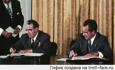Brezhnev_prikalyvaetsya