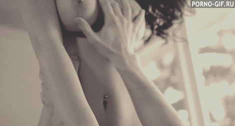 muzhik-trogaet-siski-2013