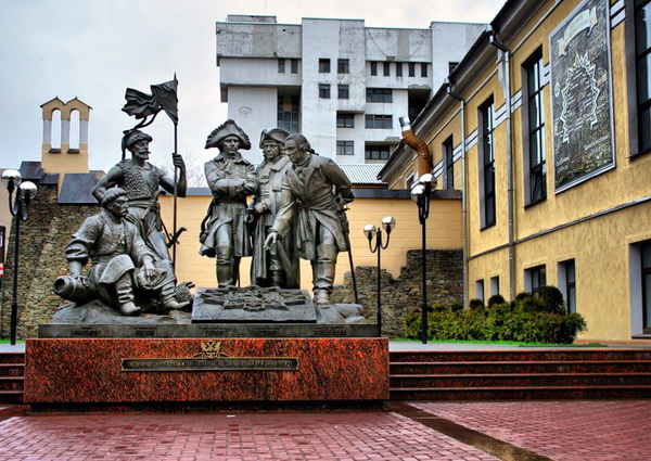 Основателям города