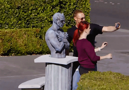 Памятник оживший