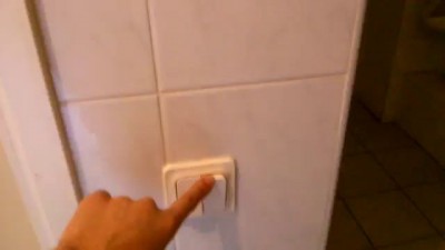 LG лампочка со звуком в туалете