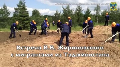 Жириновский угостил таджиков кашей