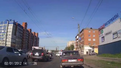 В Ижевске "дровосек" напал с топором на водителя