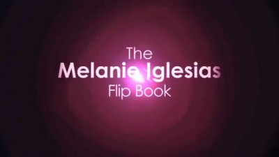 Melanie Iglesias se change en Stop Motion