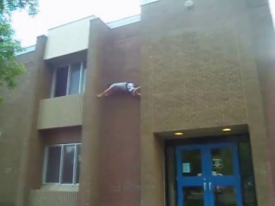 Паркурист упал