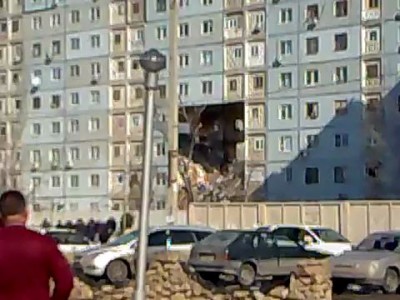 Взрыв и последующее обрушение дома в Астрахани