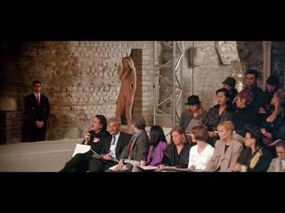 Гости показа в недоумении