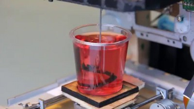 Оригинальный самодельный 3D-принтер, работающий в желе.