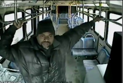 Водитель автобуса StarTran был уволен , обвиняемый избиением пассажира