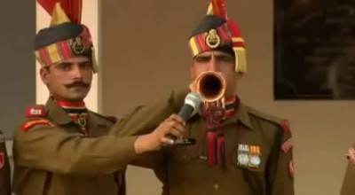 India Pakistan Wagah Attari Border Closing Ceremony.flv