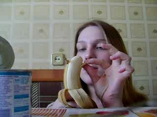 Девочка с бананом