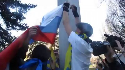 Майдан Украина ЖЕСТЬ Смена флага у Донецкого горсовета