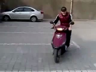 скутер не тянет