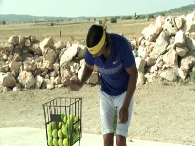 Rafael Nadal - возьми побольше мячиков!