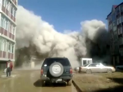 Шокирующие кадры обрушения дома в Караганде ("Бесоба")