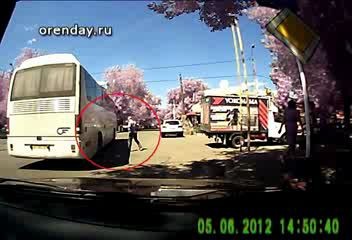 Пешехода сбило автобусом