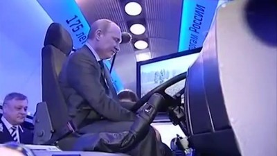 Путин учится ездить на Камазе с инструктором