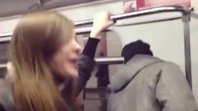 Пьяные девки в метро бурагозят