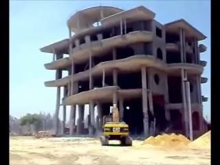 Снос здания в Египте