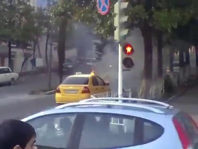 В Туапсе сгорела машина такси