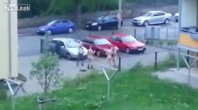 Драка голых мужиков ...