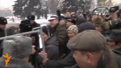 Как разгоняют митинг в Казахстане
