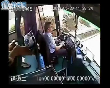 Водитель спас пассажиров