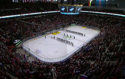 Весь стадион поёт гимн России