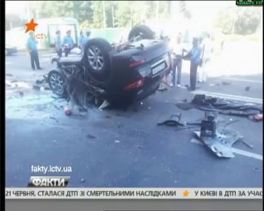 В Киеве пьяные СБУшники на Infiniti врезались в маршрутку