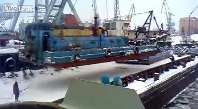 Крушение портового крана в порту Казани