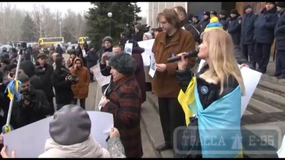 Одесса, «Антимайдановцы» битами избивают активистов Евромайдана и журналистов у здания ОГА