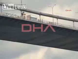 Выжил после прыжка с моста