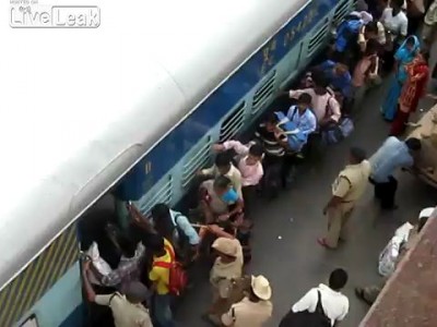 Посадка на поезд в Индии