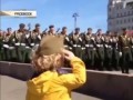 Солдаты отдают честь «маленькому генералу» на репетиции Парада Победы
