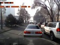 Алматинский паркурщик перепрыгнул через забор .